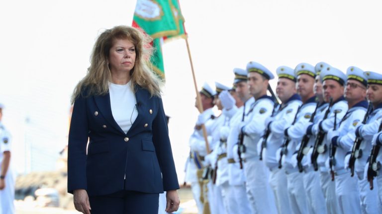 Стратегическият поглед от фрегата „Дръзки“: Йотова наблюдава маневрите „Бриз 2026“