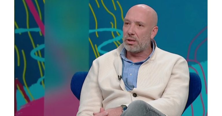 Сърцето на актьора: Захари Бахаров се бори за живота на пет изоставени котенца