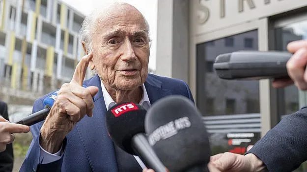 сянката на тръмп над мондиал 2026: сеп блатер скочи срещу политическите игри във футбола