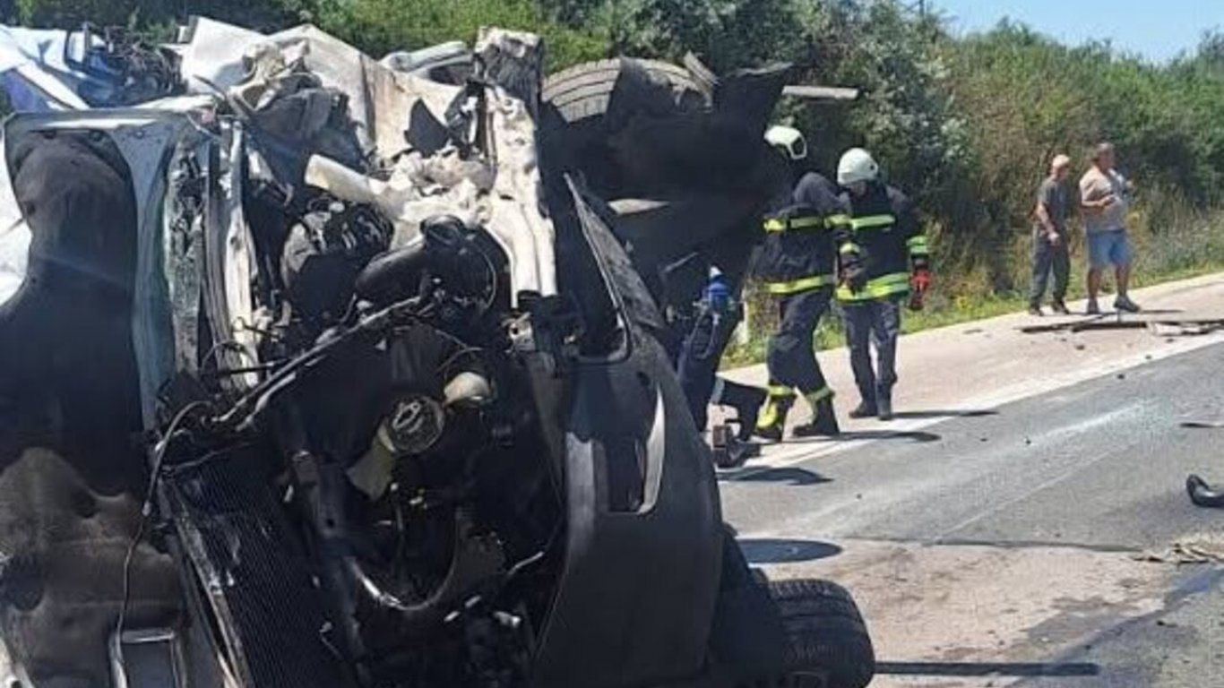 трагедия на „хемус“: двама загинаха при тежък сблъсък край шумен