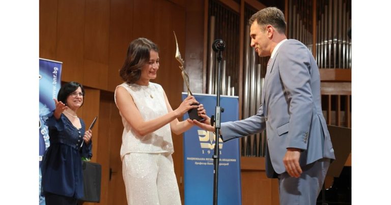 Триумф на цигулката: Лия Петрова покорява музикалния Олимп