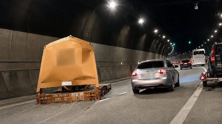 Ужас в тунел Витиня: Метален дъжд над пътуващ автобус