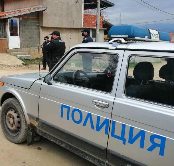шок в твърдица: скрити списъци и политически връзки разкрити при полицейски рейд