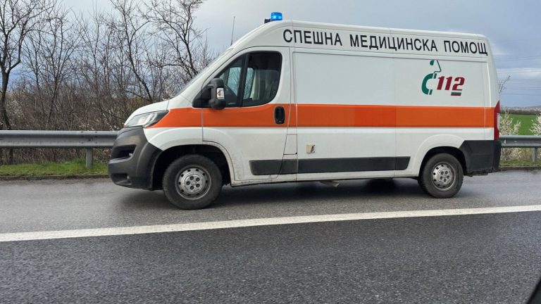 Шок на магистрала „Тракия“: Полицай повален в аварийната лента