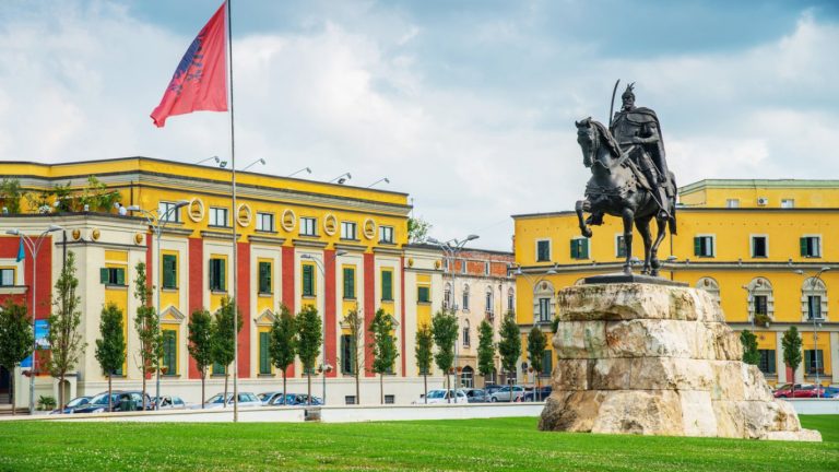 Албания поставя граница: Косово и Украйна са различни истории
