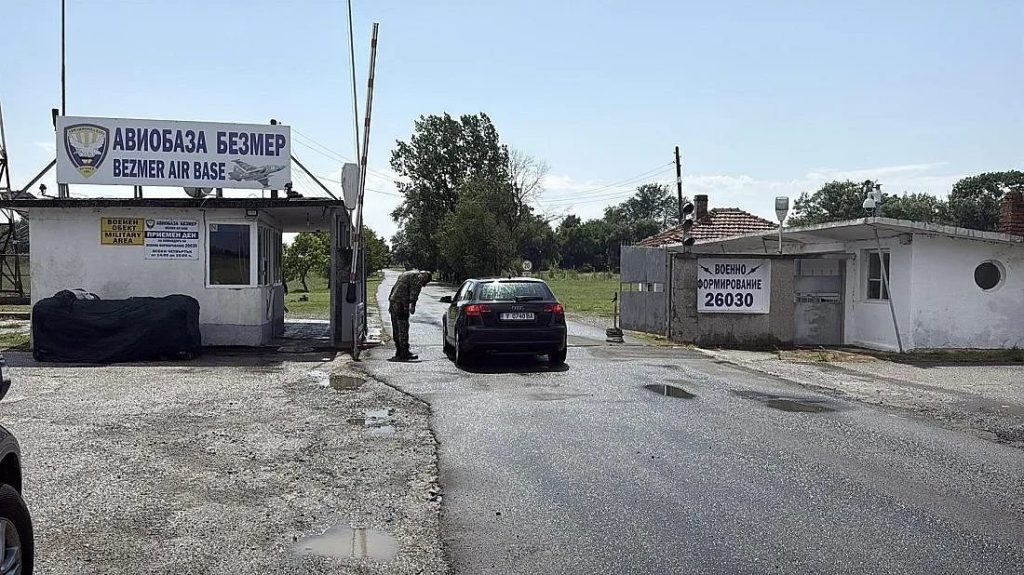 безмер в режим на усилена бдителност: как американското присъствие промени ритъма на селото
