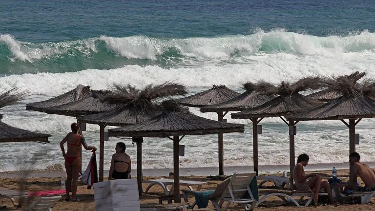 Бурно море и жълт код: Предизвикателствата на днешния ден по Черноморието