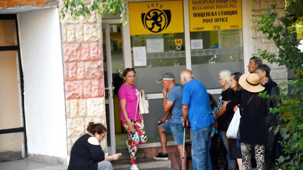 важно за пенсионерите: променени са датите за изплащане през септември