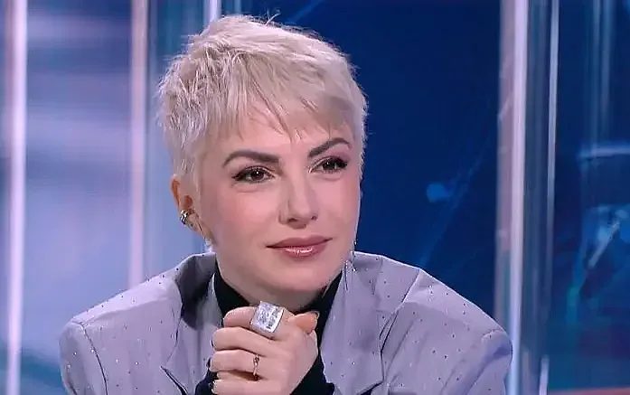 Зад високите огради на Драгалевци: Тайният свят на Поли Генова