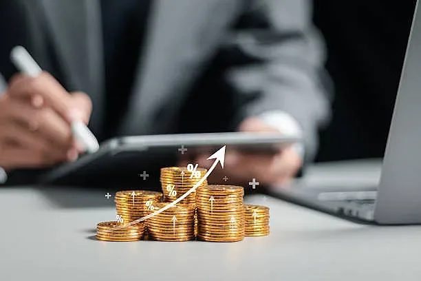 илюзията за по-високи заплати: къде изчезват парите ни?