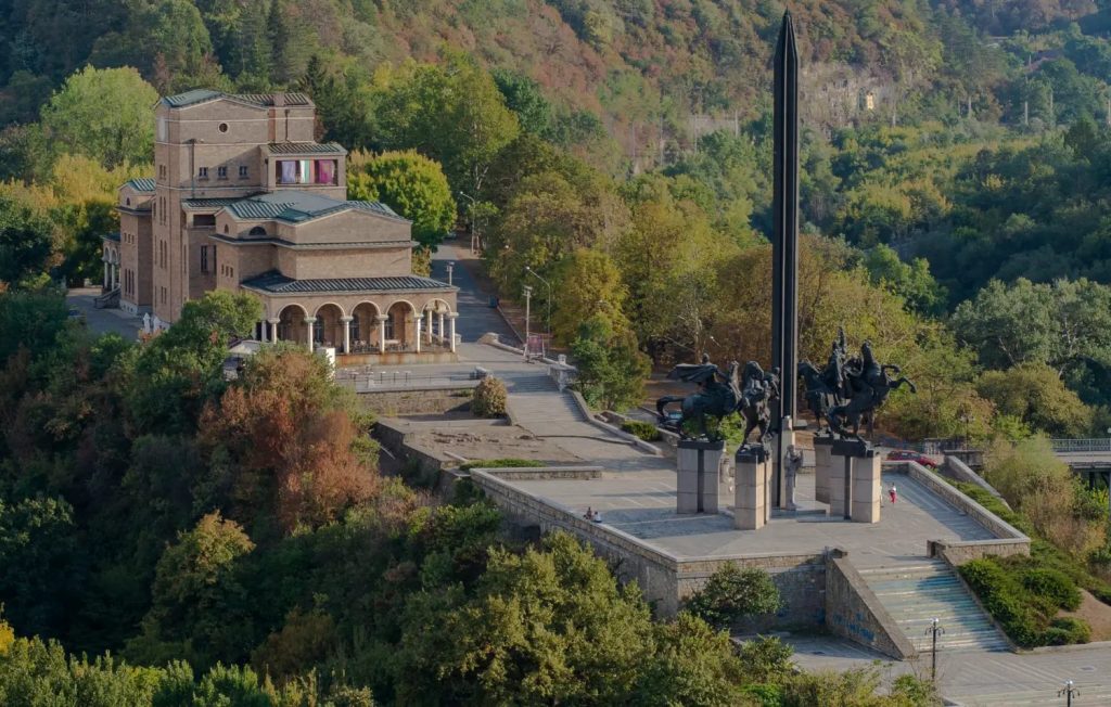 каменни свидетели: открий величието на българската история чрез нейните паметници