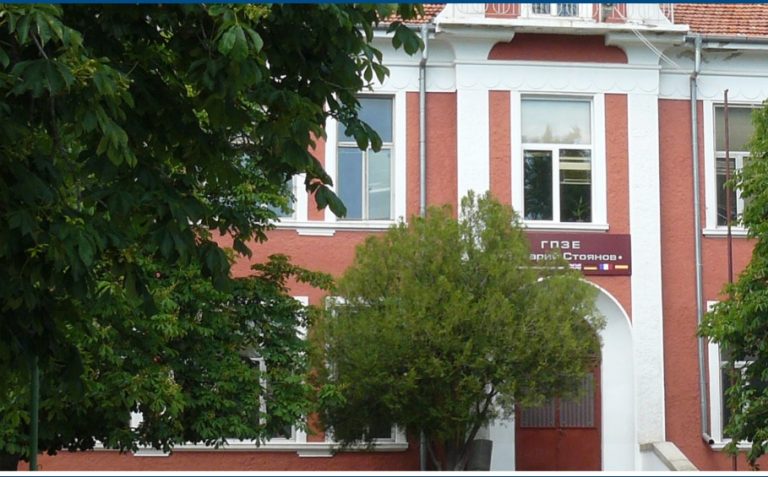 Ключови дати за бъдещите гимназисти: Вторият етап на записване в Сливен чука на вратата