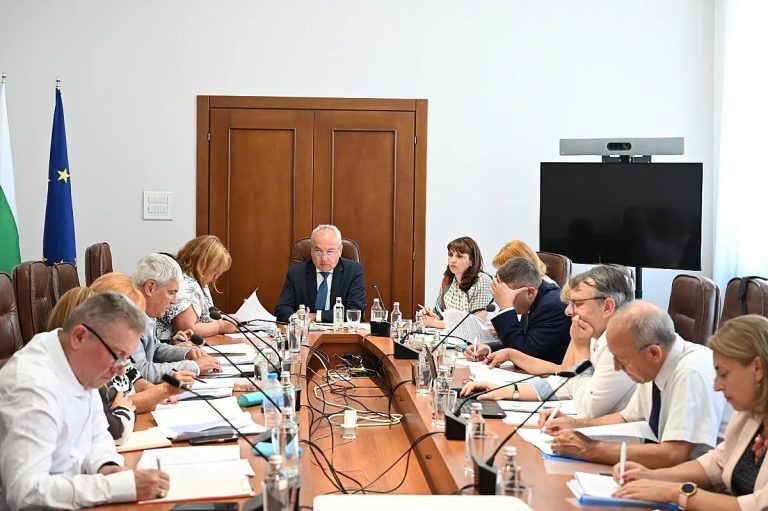 Край на споровете? Ето как ще се смята минималната заплата от 2027 г.