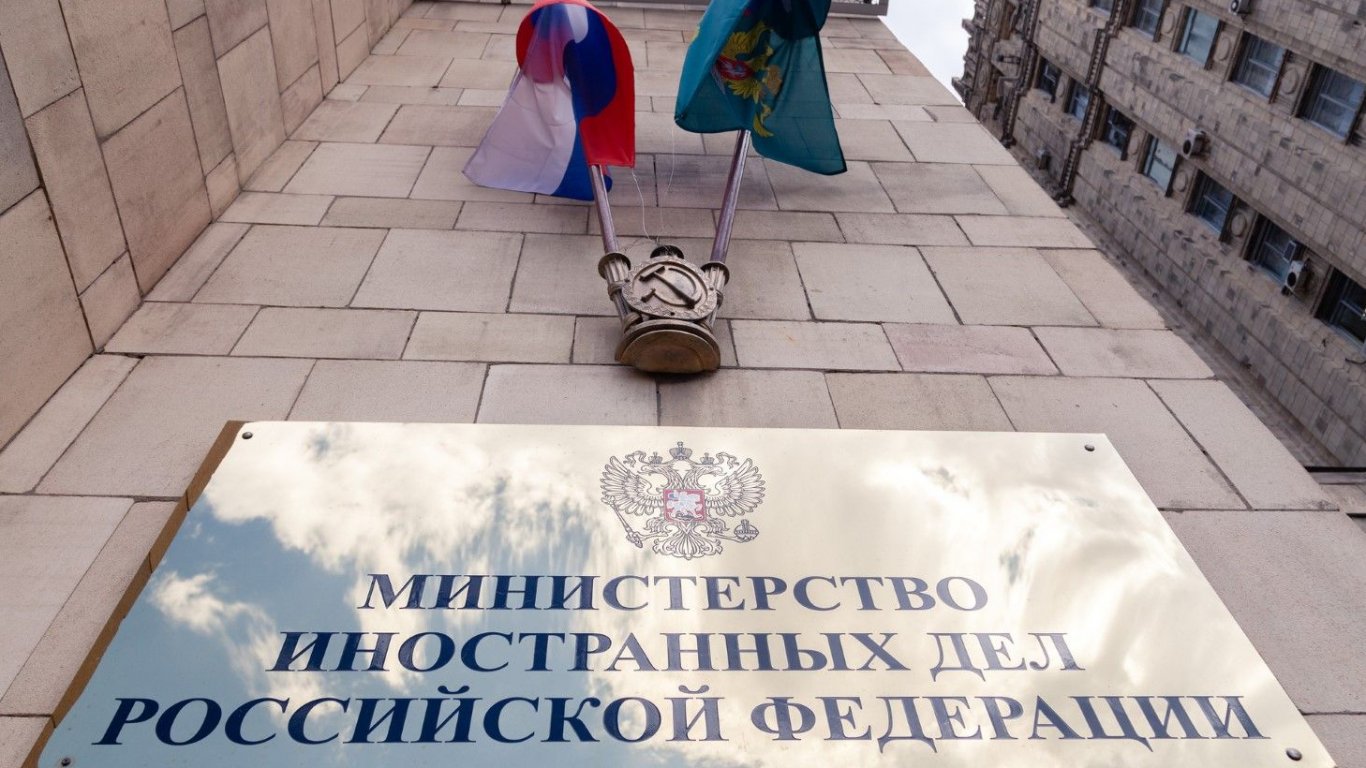 кремъл вижда „светлина“ в софия: как новата власт променя тона към москва?