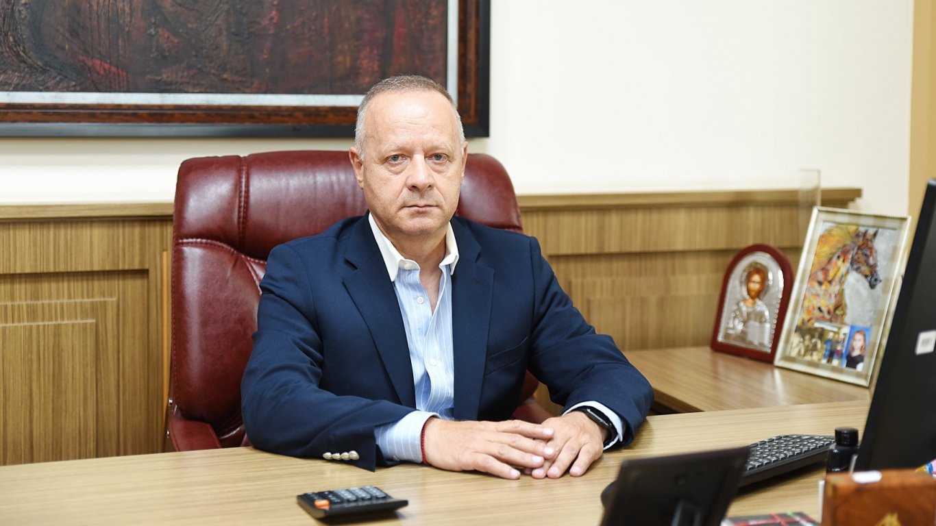 морски бриз и бизнес империя: рожден ден на д-р михаил тиков