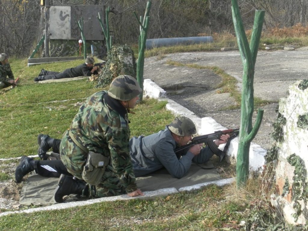 мълчание в батмиш: пожарната опасност спира военните стрелби през август