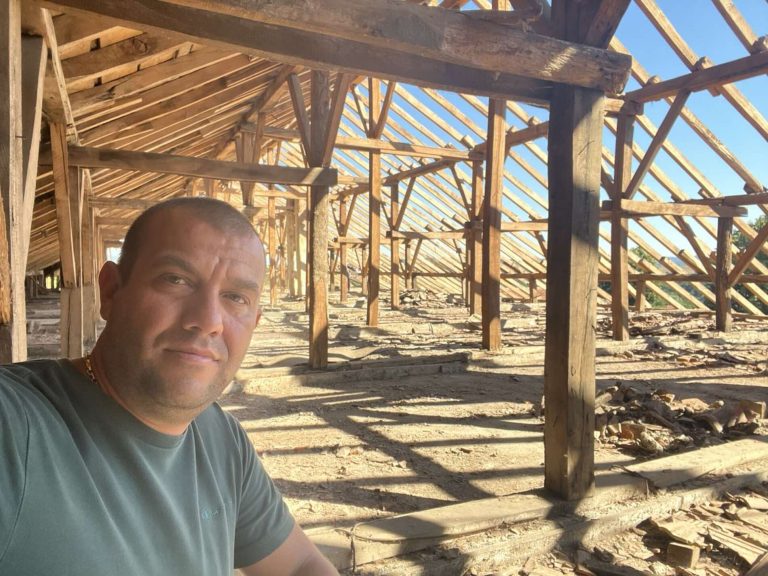 Ново лице за училището в Стара река: Покривът се обновява за бъдещето на децата
