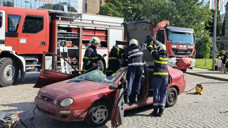 огнената стихия срещу професионализма: сливенските пожарникари в действие