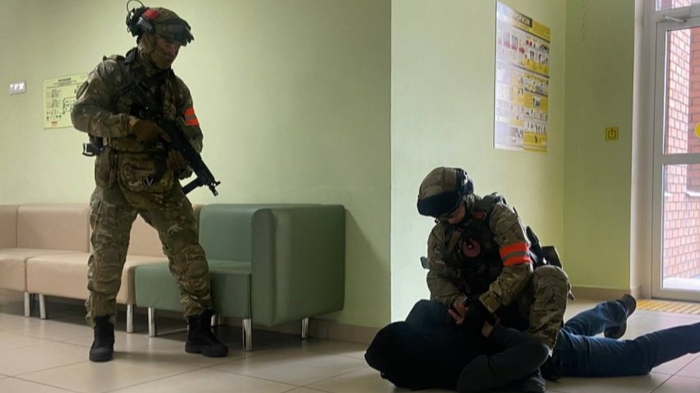 от дронове до заложници: мащабни антитерористични тренировки в руските образователни заведения