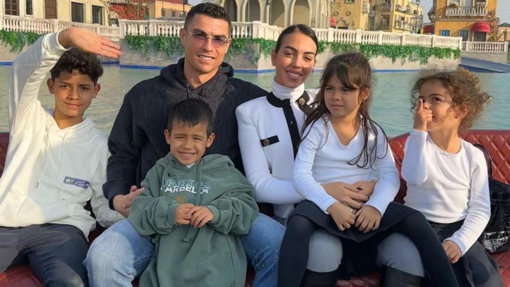 от партньор до майка: смелата стъпка на джорджина родригес