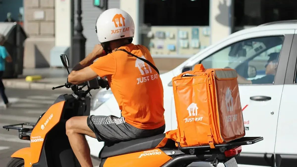 пазарно земетресение: гигантът takeaway.com напуска българия след две десетилетия
