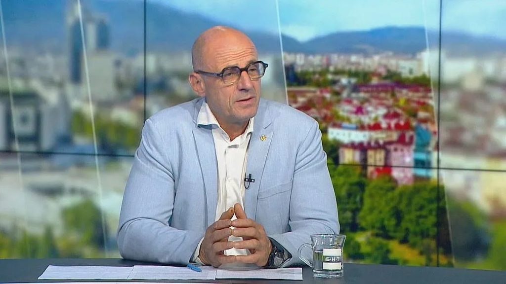 парадоксът на черноморието: защо хотелиерите плачат, а статистиката се смее?