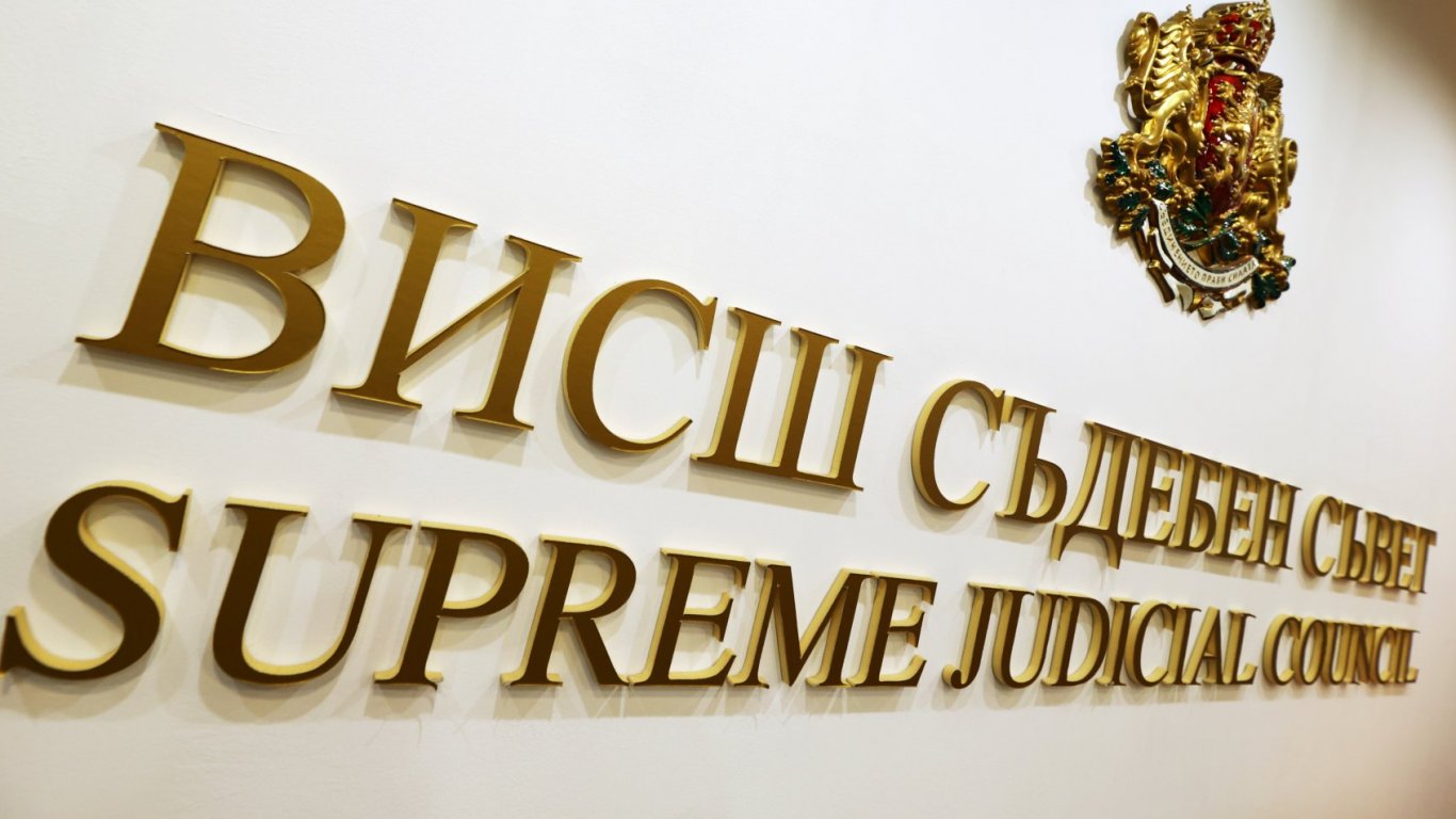 паралелни избори: докато нацията мисли, прокурорите гласуват
