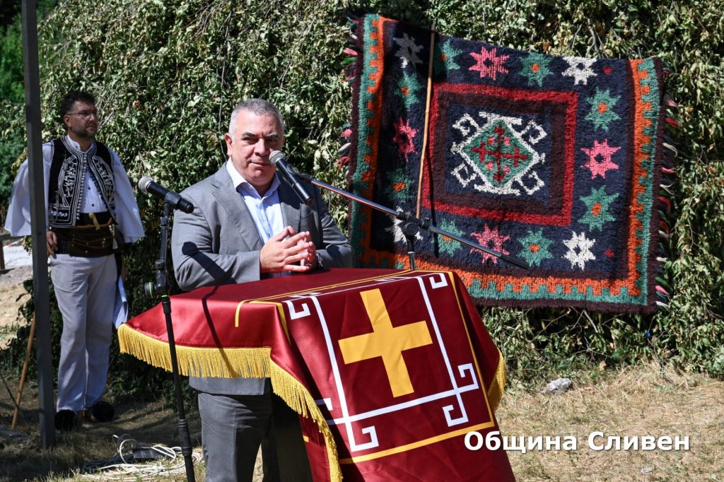 планината оживя: каракачанският дух завзе карандила