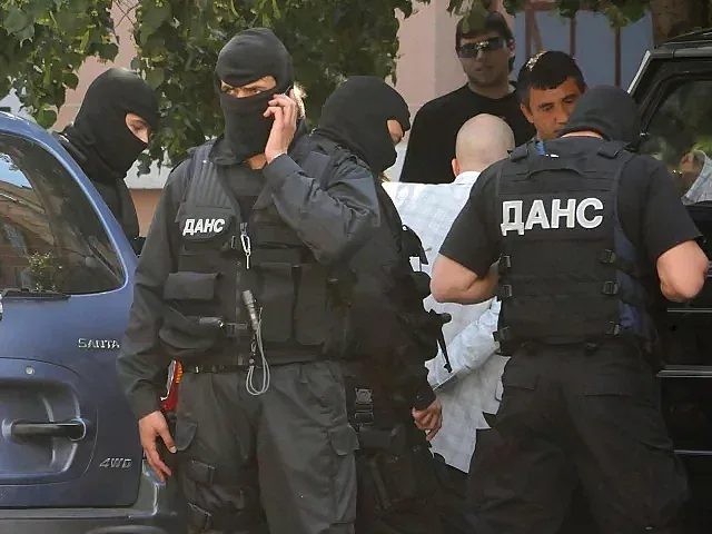подземни тайни и паника на границата: как един заглушител разкри цяла мрежа