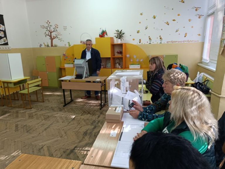 Политическият хаос източва България: Сливенският кмет предупрежда за финансови загуби