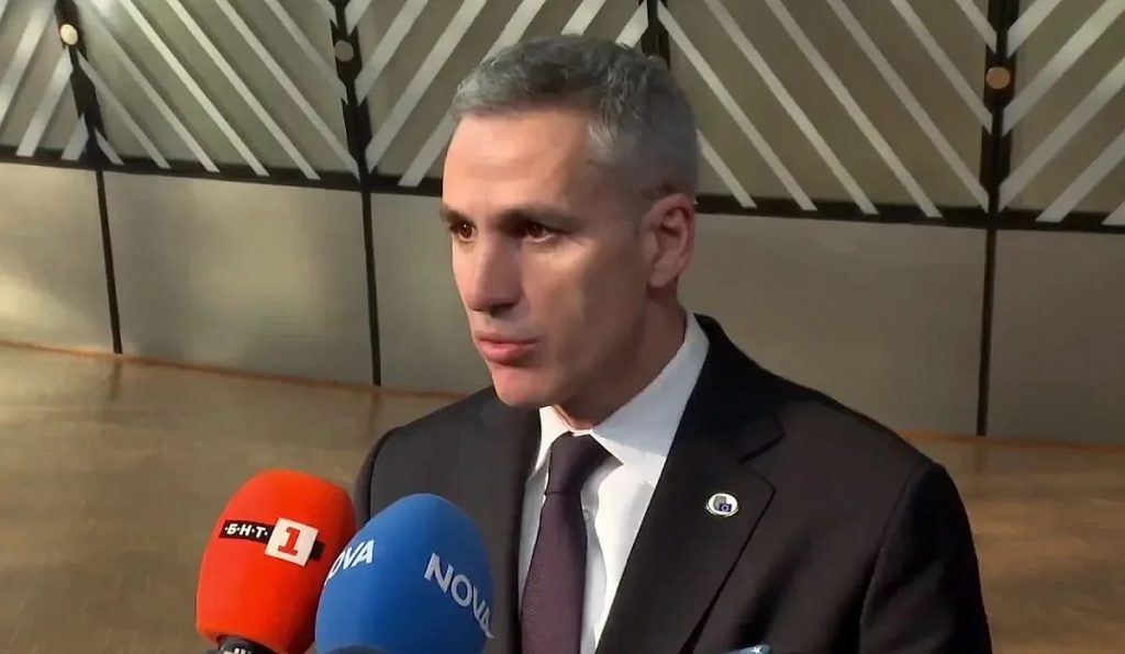 политическият шах на президентските избори: защо гюров може да помогне на йотова?