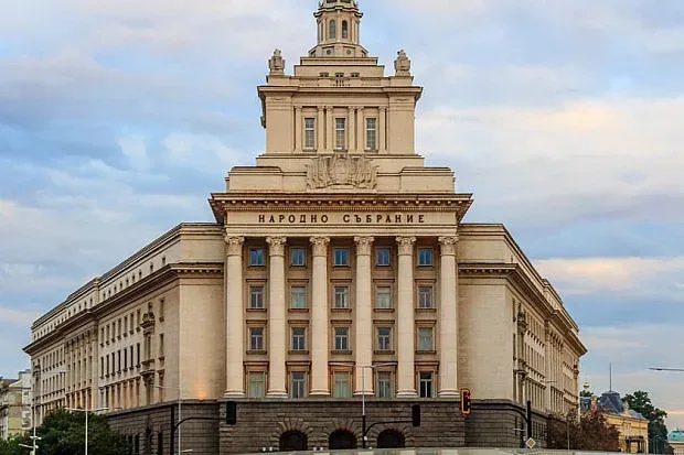 политическо земетресение: новите данни на галъп разтърсват рейтинга на големите играчи