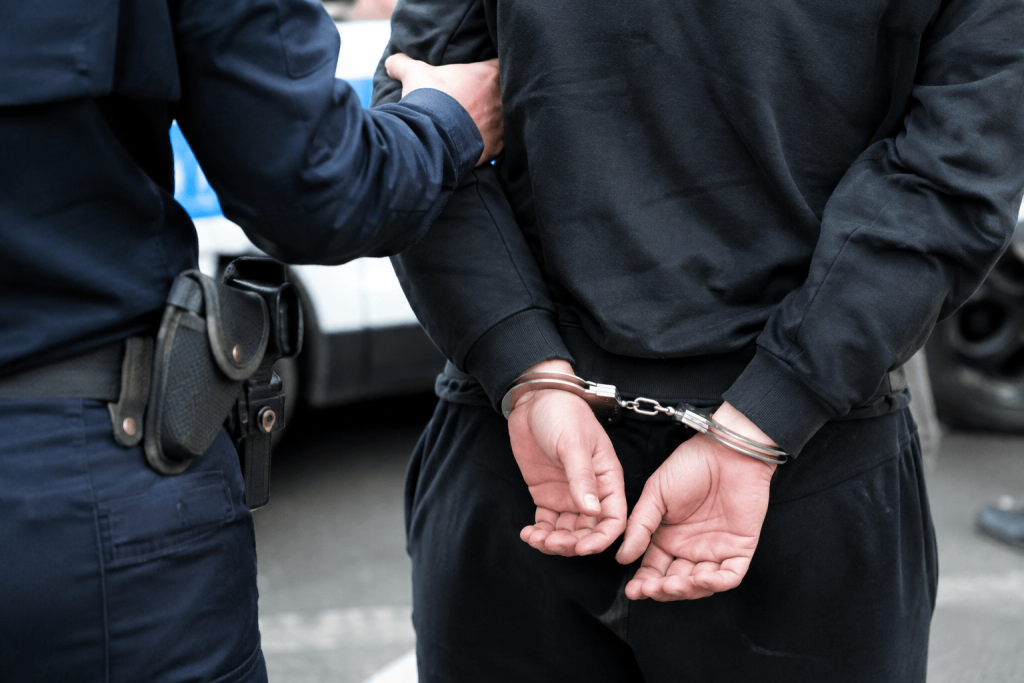 полицейски удар в сливен: седем задържани при разчистване на квартал „надежда“