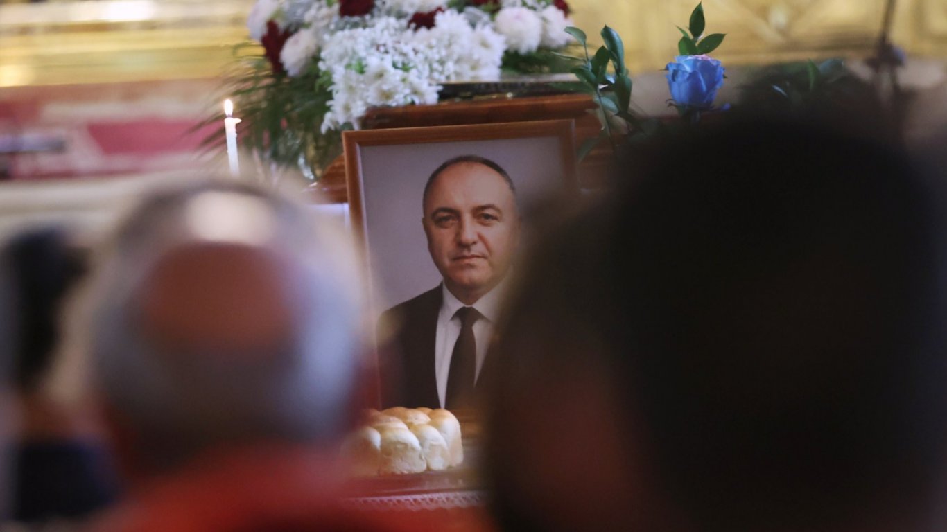 последен поклон: политическият елит и близките изпратиха антон станков