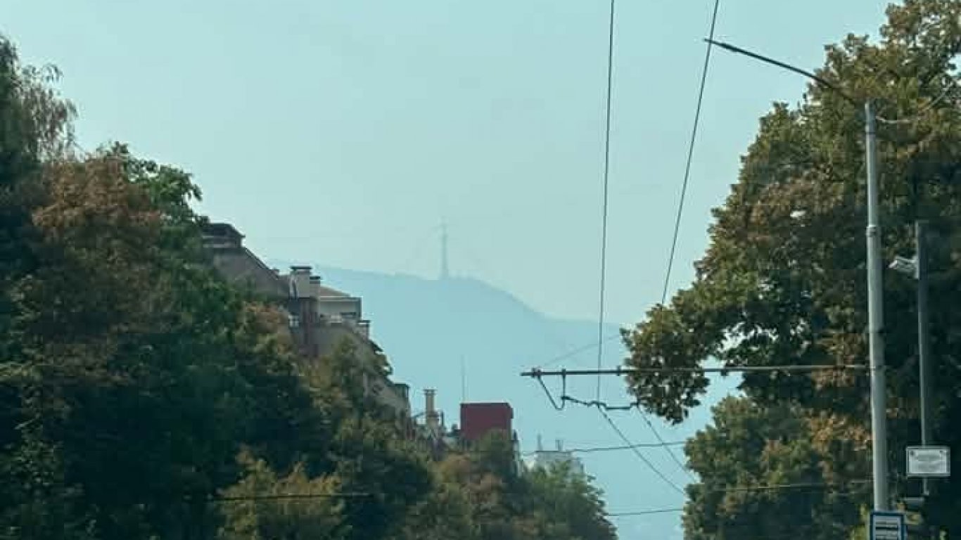 природата помогна: вятърът прочисти небето над българия от сербския дим