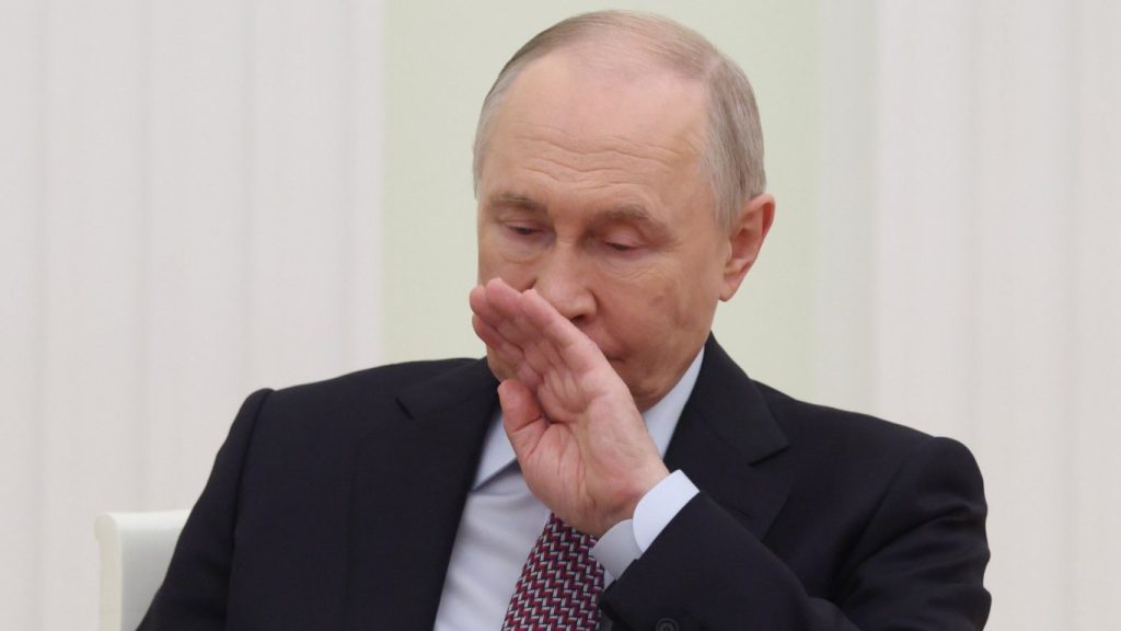 проклятието на август: защо кремъл се страхува от осмия месец?