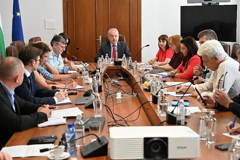 Революция в заплатите: Как ще се определя минималният доход от 2027 година?