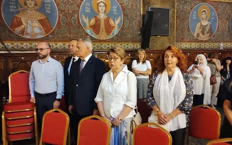сблъсък на светове в „св. неделя“: когато дипломацията разтърси тишината на храма