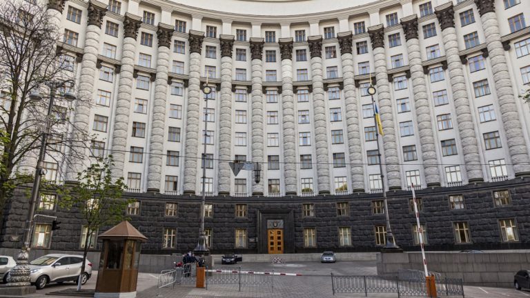 Свобода на избор: Брюксел оставя съдбата на украинските избори в ръцете на Киев