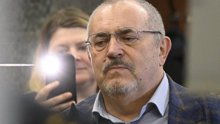 Свободен в сянката на Айфеловата кула: Борис Надеждин напусна Русия