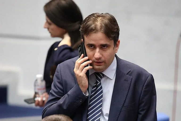 Селективно зрение и политически рефлекси: Кога „близък до“ става за проблем?