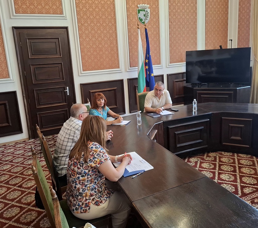 сливен залага на социалната интеграция: подкрепа за незрящите и отговори на гражданите
