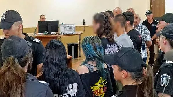 снимка за спомен от едно убийство: ужасите на младежкия хълм