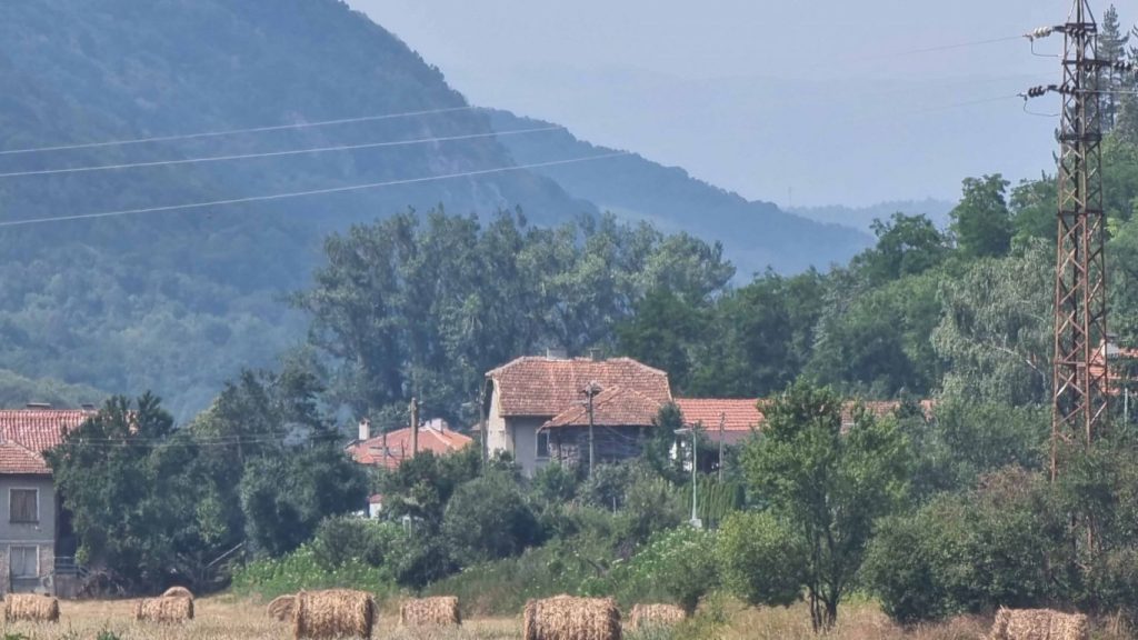 сърбският пожар дойде до българия: костинброд и граничните общини в alarm