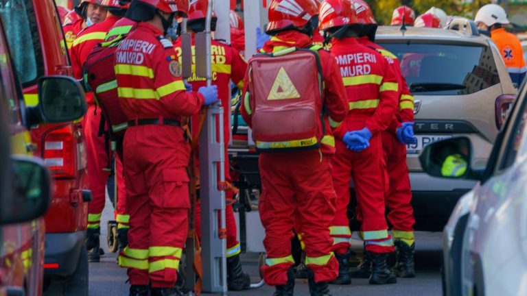 Тревога в Румъния: Огън обгръща промишлена зона до рафинерията в Плоещ