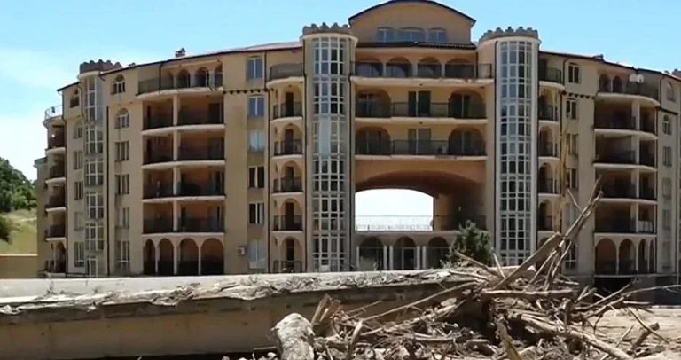 Часовникът тика: Собствениците в „Елените“ се страхуват от повторение на кошмара