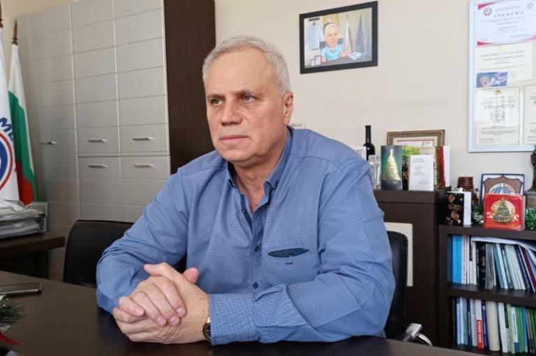 Бабинден в Сливен: Директорът на областната болница поздрави екипите по акушерство и неонатология