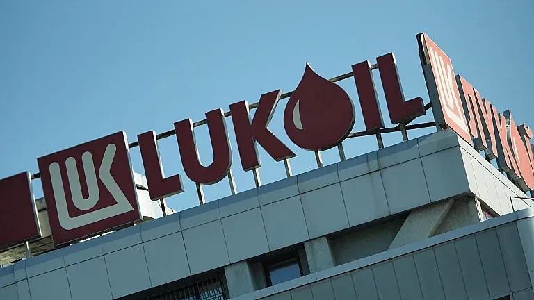 битка за петролното наследство: тод боули срещу carlyle за активите на „лукойл“