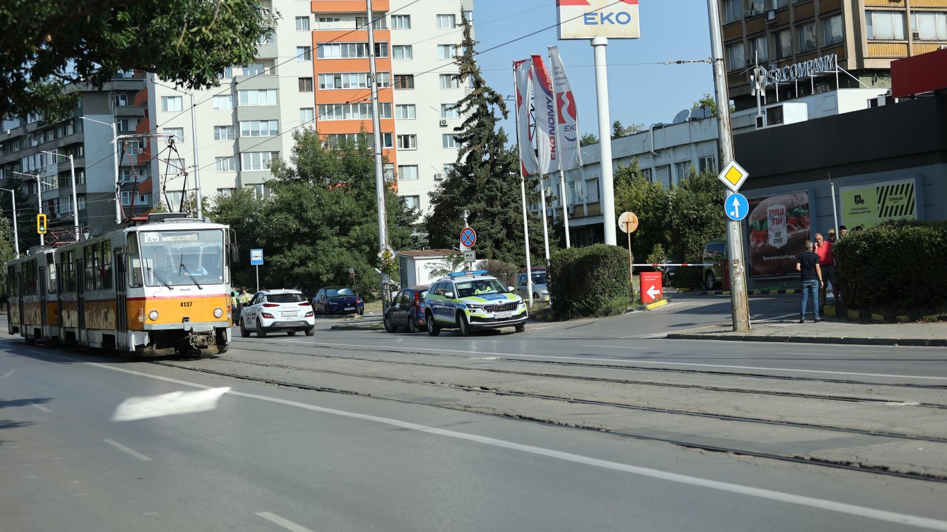блокада в час пик: как инцидент с камион на „чистота“ парализира столицата