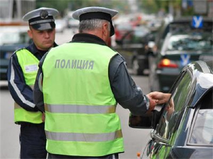британският „стил“ не помогна: шофьор със фалшива книжка попадна в капана на полицията в сливен